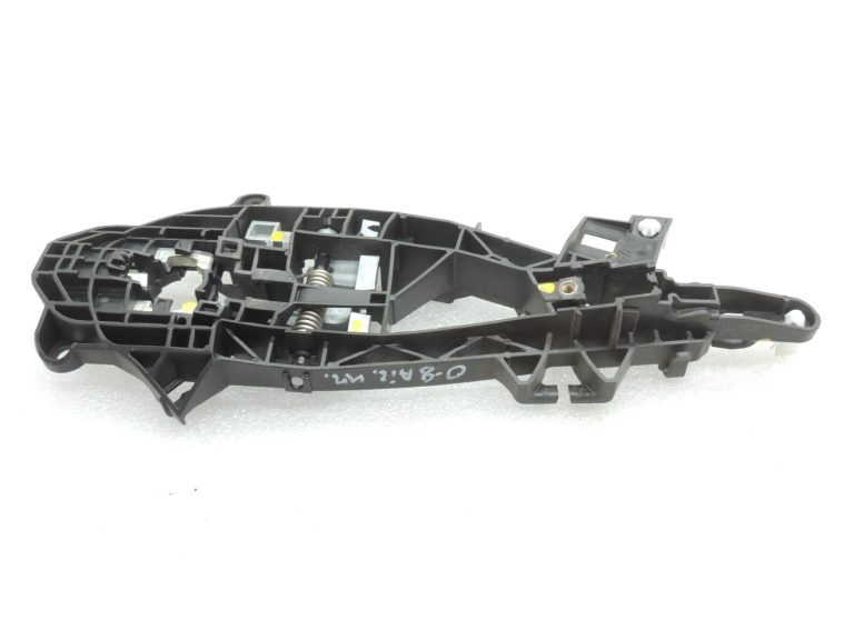 Opel Insignia B Aizmugures kreisās ārdurvju roktura turētāja rāmis 13515507