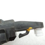Opel Insignia B Aizmugures kreisās ārdurvju roktura turētāja rāmis 13515507