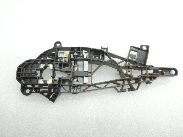 Opel Insignia B Aizmugures kreisās ārdurvju roktura turētāja rāmis 13515507