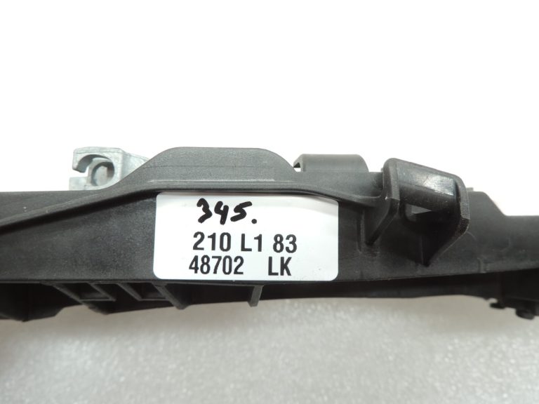 Opel Insignia B Aizmugures kreisās ārdurvju roktura turētāja rāmis 13515507