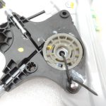Opel Insignia B Priekšējā kreisā loga regulatora mehānisma sliede 39138553 39176499