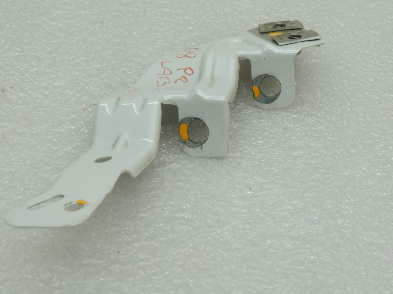Opel Insignia B Hečbeks 42C / GP6 Priekšējā labā dubļusarga kronšteins 39063368