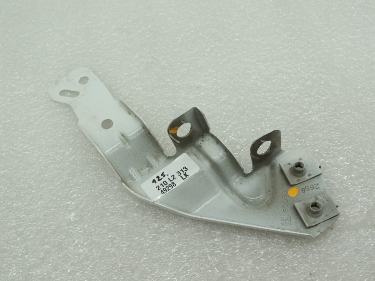 Opel Insignia B Hečbeks 42C / GP6 Priekšējā labā dubļusarga kronšteins 39063368