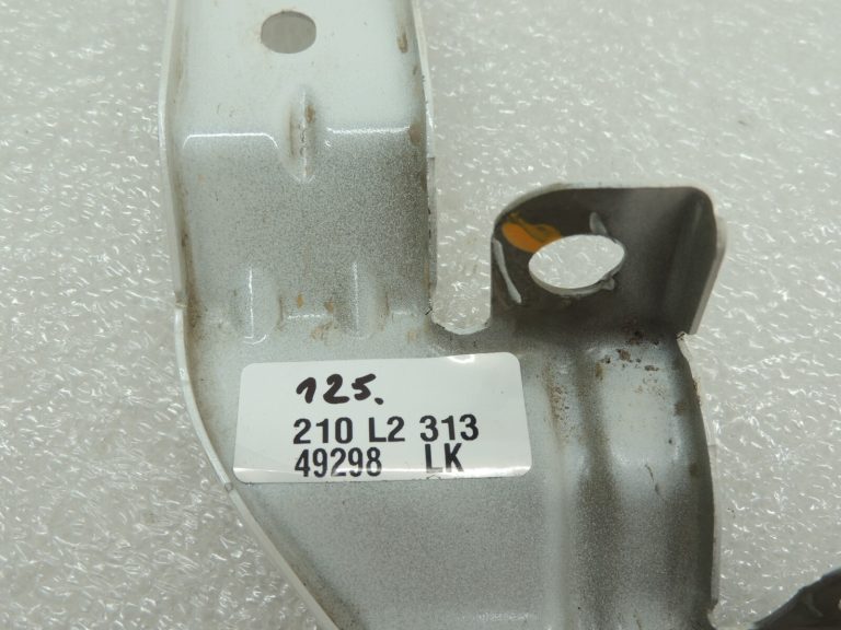 Opel Insignia B Hečbeks 42C / GP6 Priekšējā labā dubļusarga kronšteins 39063368