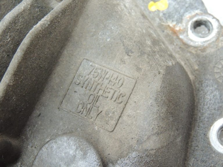 Nissan Navara II D40 3.0DCi aizmugurējās ass diferenciāļa vāciņš 38351EB06B