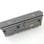 Seat Cupra Leon KL8 priekšējais dubultā porta lādētājs C tipa 5NA035736