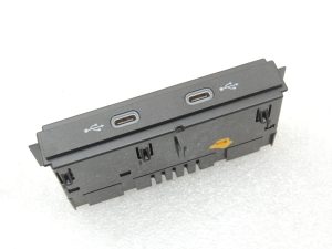 Seat Cupra Leon KL8 priekšējais dubultā porta lādētājs C tipa 5NA035736