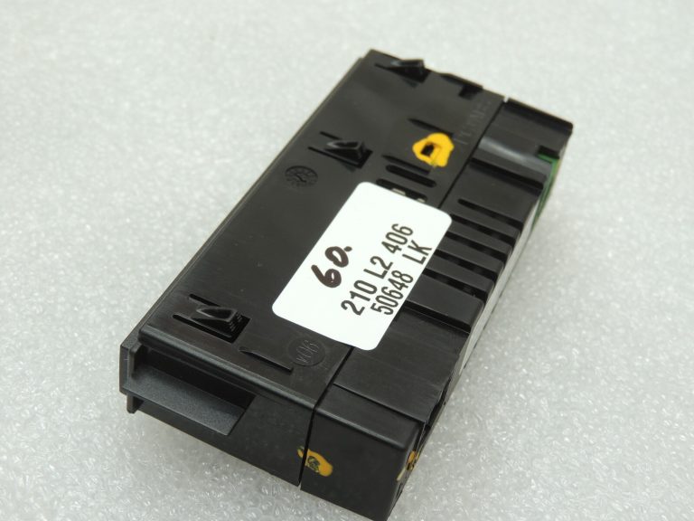 Seat Cupra Leon KL8 priekšējais dubultā porta lādētājs C tipa 5NA035736