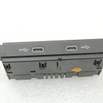 Seat Cupra Leon KL8 priekšējais dubultā porta lādētājs C tipa 5NA035736