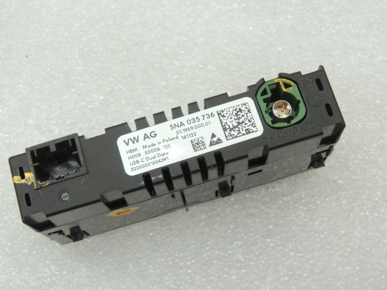 Seat Cupra Leon KL8 priekšējais dubultā porta lādētājs C tipa 5NA035736