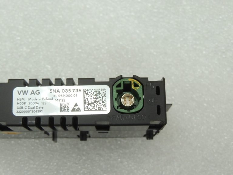 Seat Cupra Leon KL8 priekšējais dubultā porta lādētājs C tipa 5NA035736