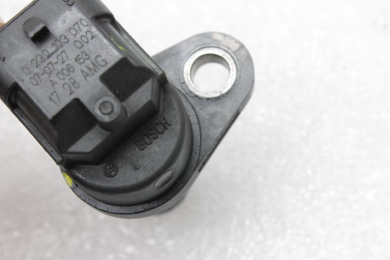 Mercedes Benz AMG M156 (156.984) Sadales vārpstas sensors pa labi A0061531728