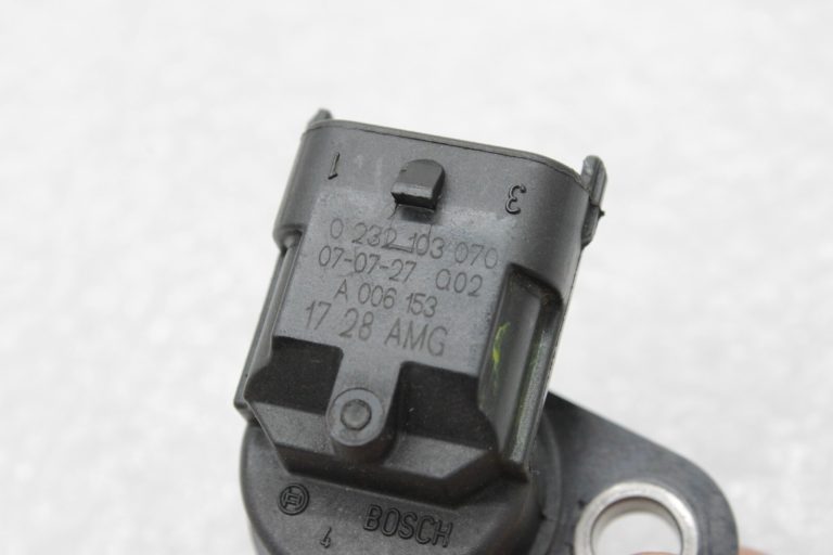 Mercedes Benz AMG M156 (156.984) Sadales vārpstas sensors pa labi A0061531728