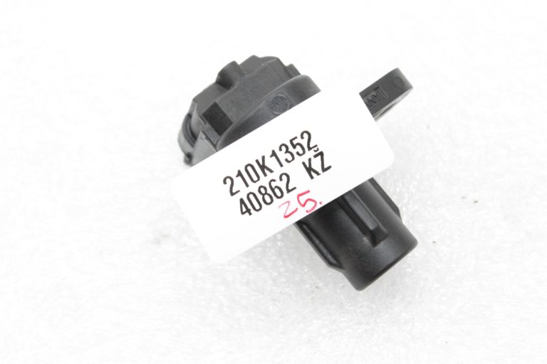 Mercedes Benz AMG M156 (156.984) Sadales vārpstas sensors pa labi A0061531728