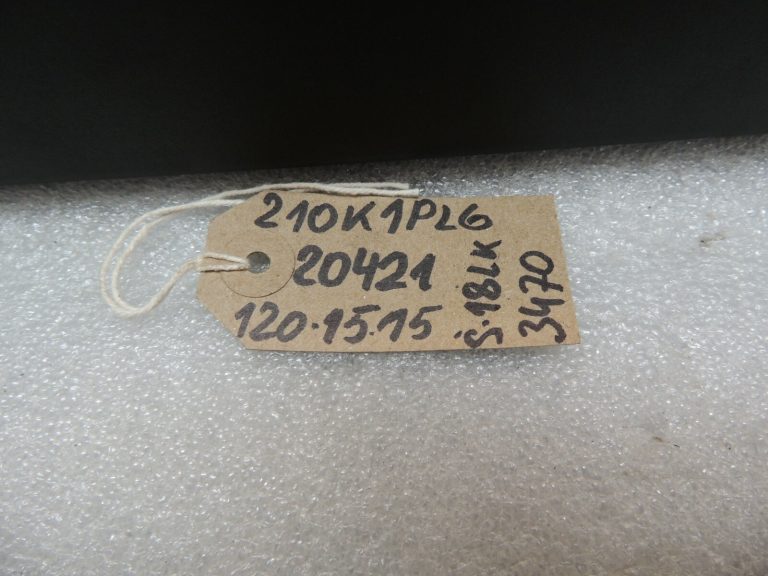 Skoda Suberb III 3V kombi Tīkla starpsienas rullo žalūzijas 3V9861691C