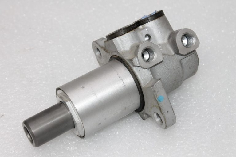OEM Mercedes Benz Vaneo W414 Bremžu galvenais cilindrs A4144300001