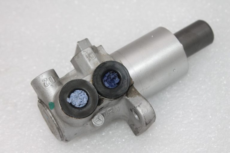 OEM Mercedes Benz Vaneo W414 Bremžu galvenais cilindrs A4144300001