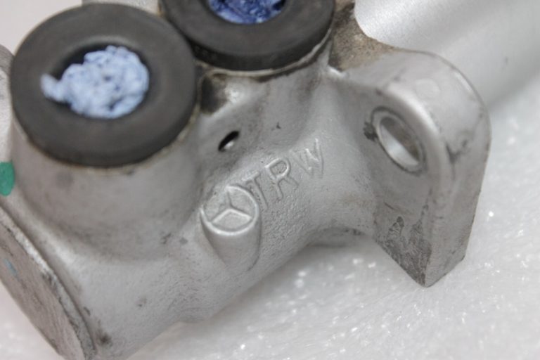 OEM Mercedes Benz Vaneo W414 Bremžu galvenais cilindrs A4144300001