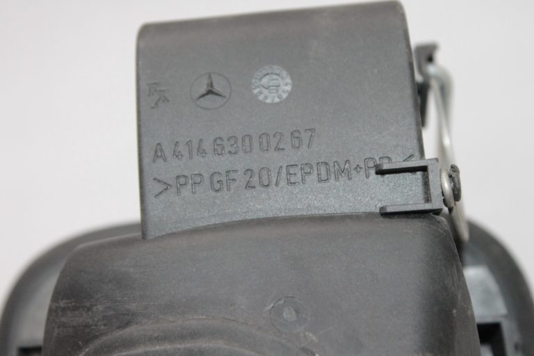 OEM Mercedes Benz Vaneo W414 degvielas uzpildes vāciņš degvielas uzpildes vāka eņģe A4146300267