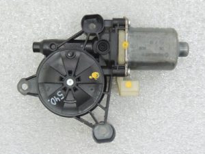 VW SKODA AUDI SEAT Logu regulatora motors priekšējais labais 5Q095980802B