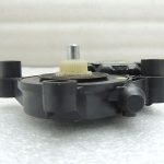 VW SKODA AUDI SEAT Logu regulatora motors priekšējais labais 5Q095980802B