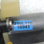 VW SKODA AUDI SEAT Logu regulatora motors priekšējais labais 5Q095980802B