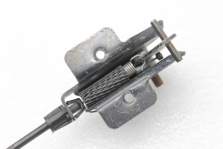 Lancia Thema II Aizmugurējā kreisā sēdekļa bloķēšana K68159643AA, 68159643AA