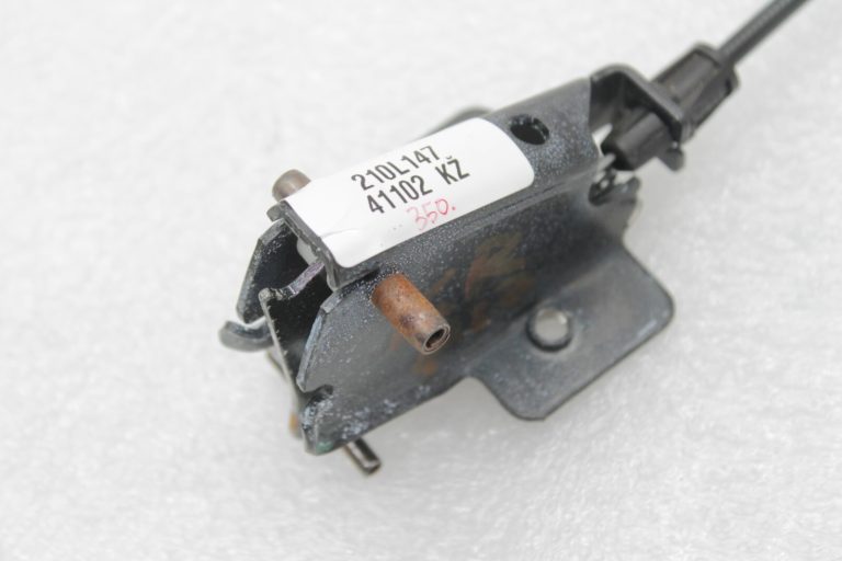 Lancia Thema II Aizmugurējā kreisā sēdekļa bloķēšana K68159643AA, 68159643AA