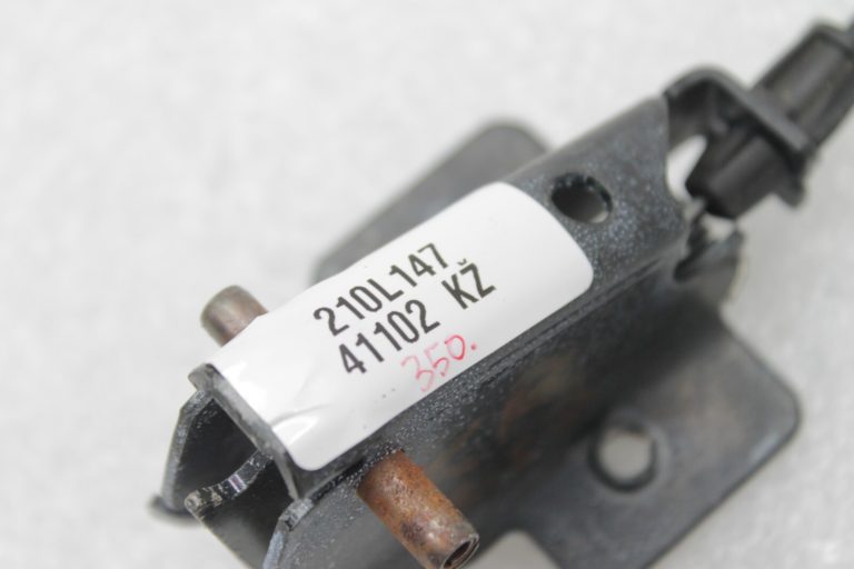 Lancia Thema II Aizmugurējā kreisā sēdekļa bloķēšana K68159643AA, 68159643AA