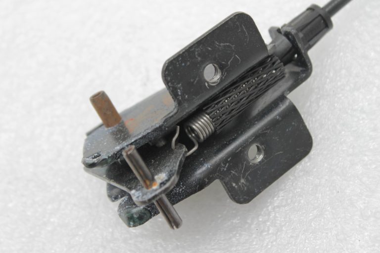 Lancia Thema II Aizmugurējā kreisā sēdekļa bloķēšana K68159643AA, 68159643AA