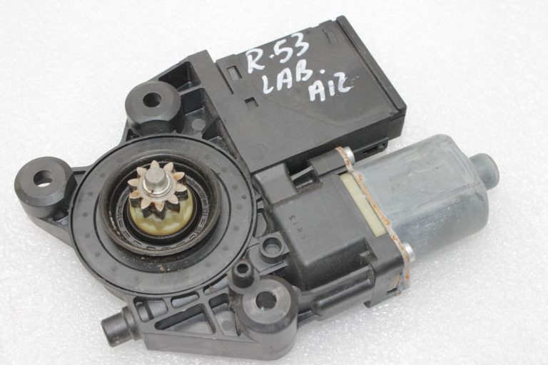 Renault Scenic/ Megane III Aizmugurējā loga regulatora motors pa labi 827303178R