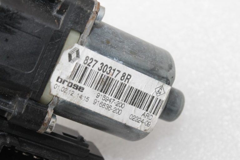 Renault Scenic/ Megane III Aizmugurējā loga regulatora motors pa labi 827303178R