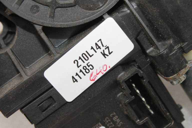 Renault Scenic/ Megane III Aizmugurējā loga regulatora motors pa labi 827303178R