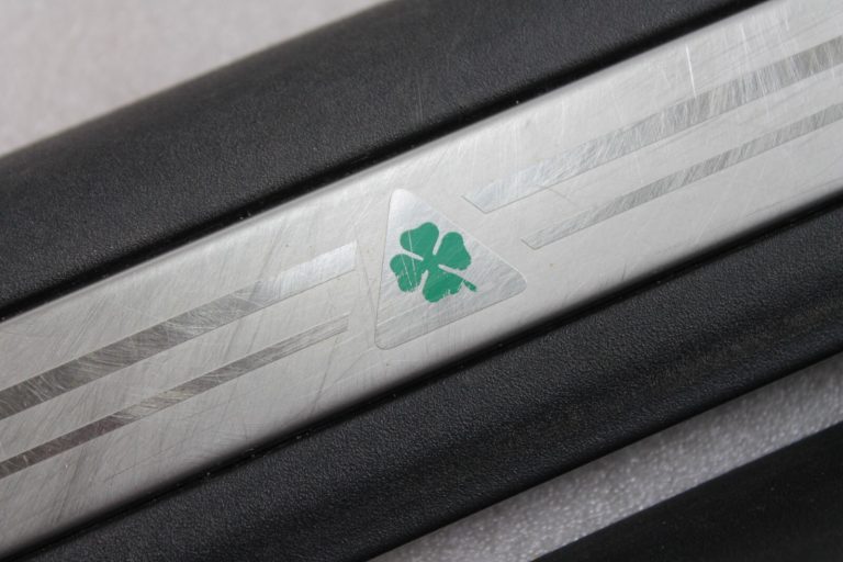 Oriģināls Alfa Romeo Giulietta 940 Priekšējo durvju sliekšņu līstes komplekts cloverleaf