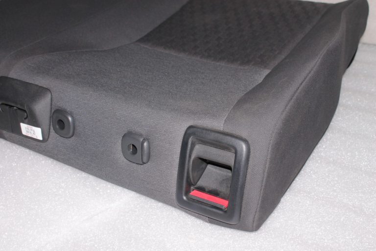 Toyota Yaris IV (XP210) Aizmugurējo sēdekļu atzveltne labā 71077K0020C5, 71651K0010