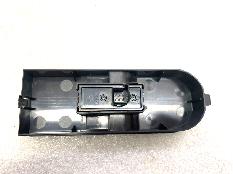 OPEL ASTRA H ZAFIRA B Priekšējais labās puses elektrisko logu slēdzis 13228709