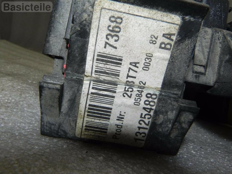 Opel Vectra C hečbeks Aizmugurējā drošinātāju kārba Vadības bloks Drošinātāju kārba 13125488