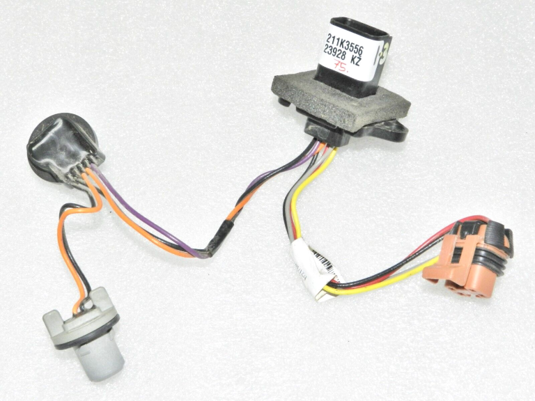 Lancia Thema II aizmugurējo gaismu instalācijas lukturu turētājs 68042174AE, K68042174AE