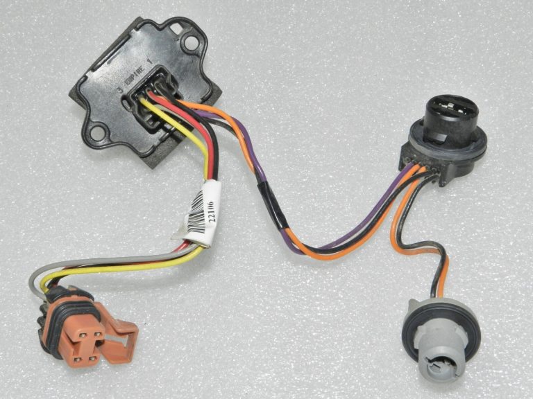 Lancia Thema II aizmugurējo gaismu instalācijas lukturu turētājs 68042174AE, K68042174AE