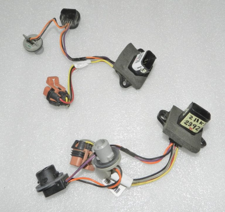 Lancia Thema II aizmugurējo gaismu instalācijas lukturu turētājs 68042174AE, K68042174AE