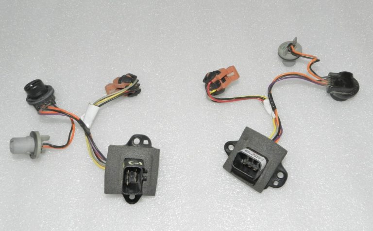 Lancia Thema II aizmugurējo gaismu instalācijas lukturu turētājs 68042174AE, K68042174AE