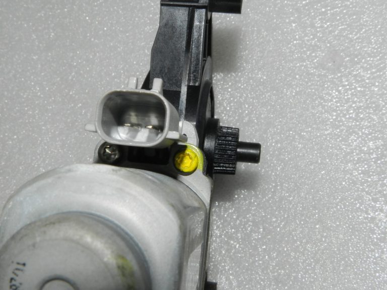 Lancia Thema II Dodge Charger LD aizmugurējā kreisā loga motors 68104331AA