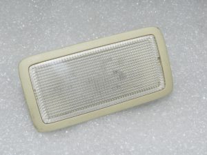 1x oriģinālais Lexus RX III (AL10) salona apgaismojums ziloņkaula krāsā 81340-30100, 8134030100A4
