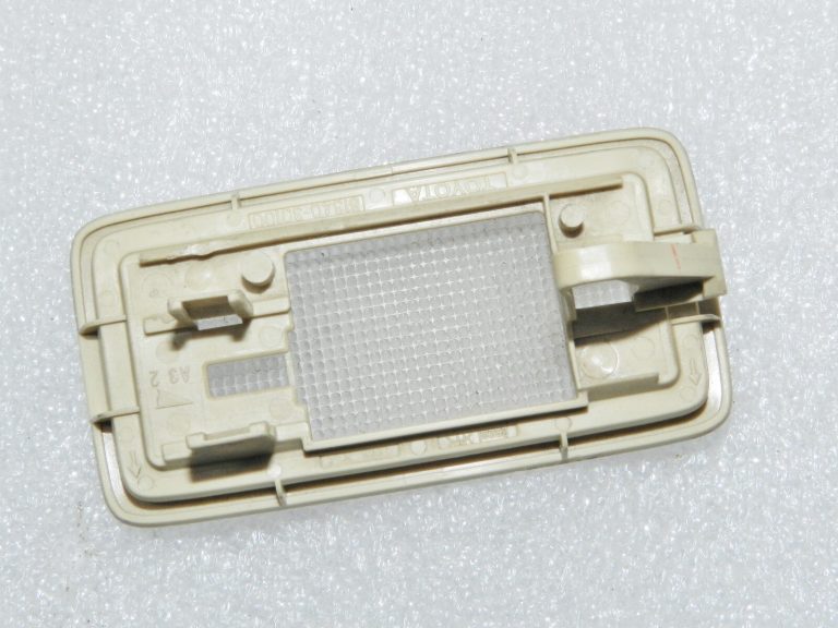 1x oriģinālais Lexus RX III (AL10) salona apgaismojums ziloņkaula krāsā 81340-30100, 8134030100A4