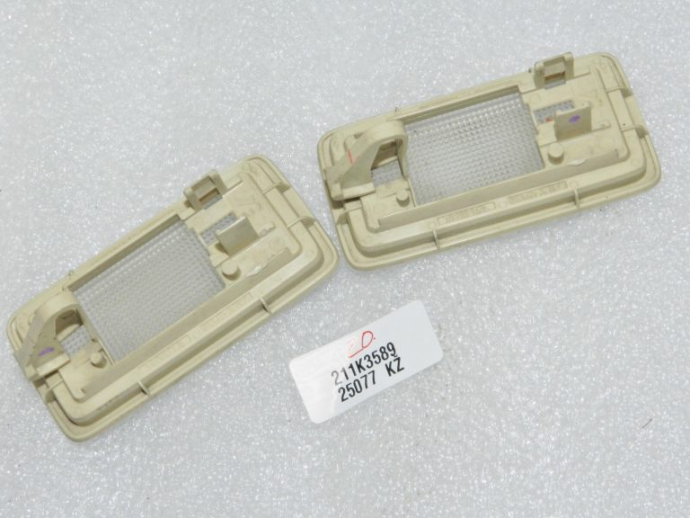 1x oriģinālais Lexus RX III (AL10) salona apgaismojums ziloņkaula krāsā 81340-30100, 8134030100A4