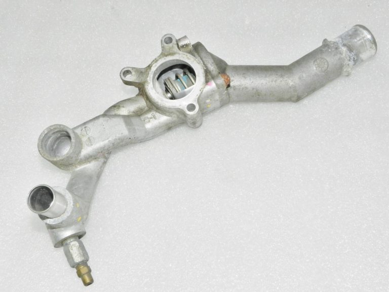 Lexus RX450h AL10 dzesēšanas šķidruma caurules termostata korpuss 1632331040, 163230W011