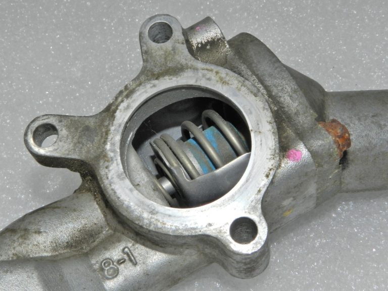 Lexus RX450h AL10 dzesēšanas šķidruma caurules termostata korpuss 1632331040, 163230W011
