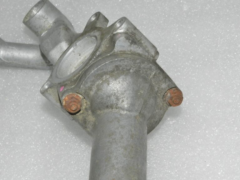 Lexus RX450h AL10 dzesēšanas šķidruma caurules termostata korpuss 1632331040, 163230W011
