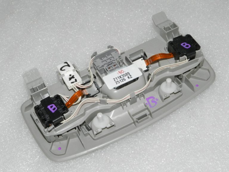 Lexus RX III (AL10) salona apgaismojums aizmugurējais pelēks 8136048070B0, 81360-48070