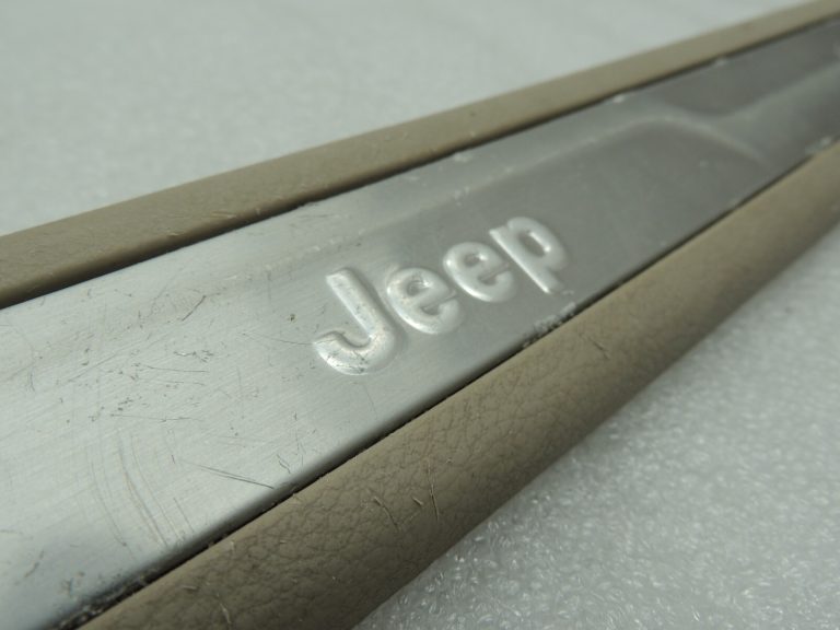 Jeep Grand Cherokee IV WK2 durvju sliekšņa līstes 1NC80HL1AB